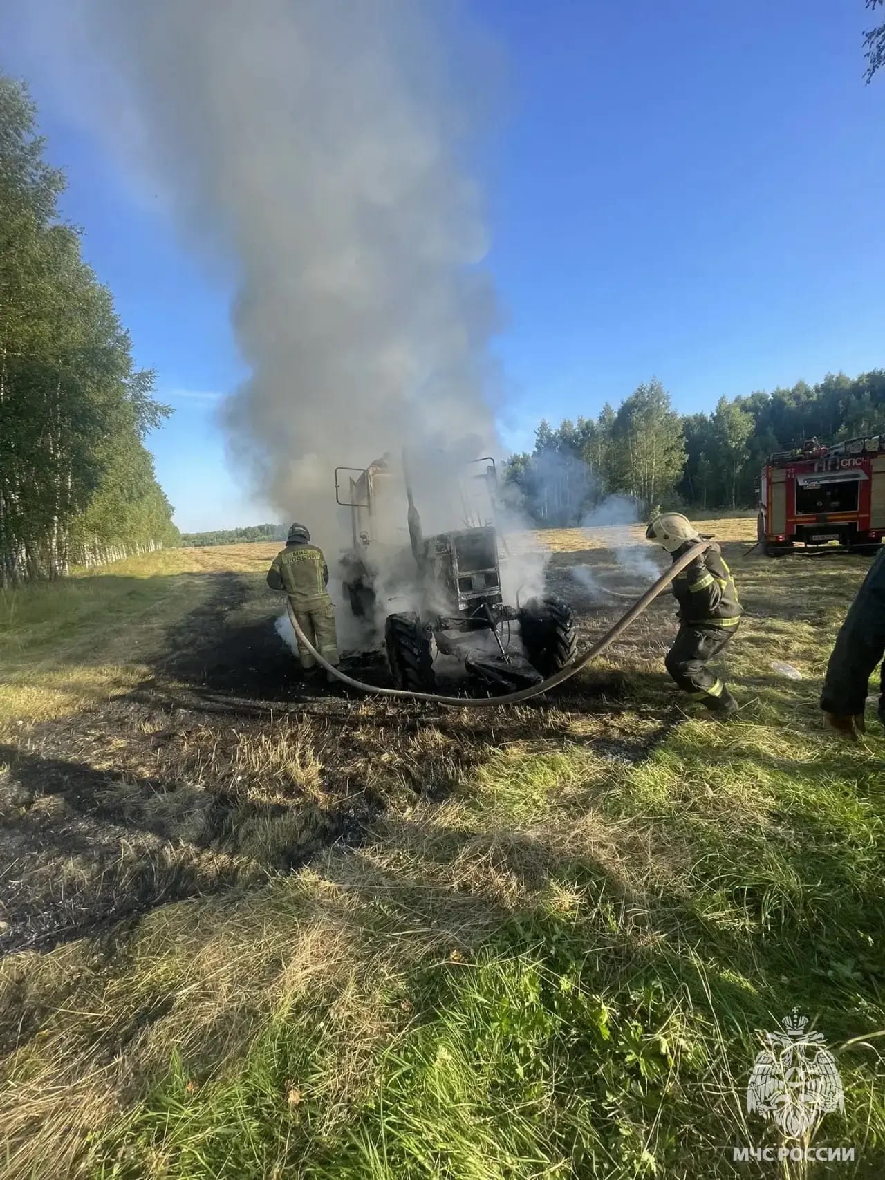 В деревне под Тверью сгорел трактор