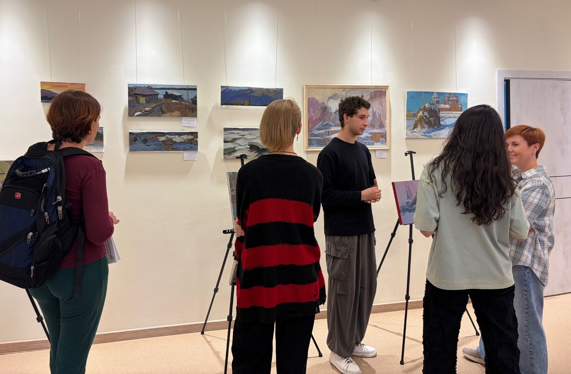 В Торопце открылась выставка пленэрной живописи и книжной графики
