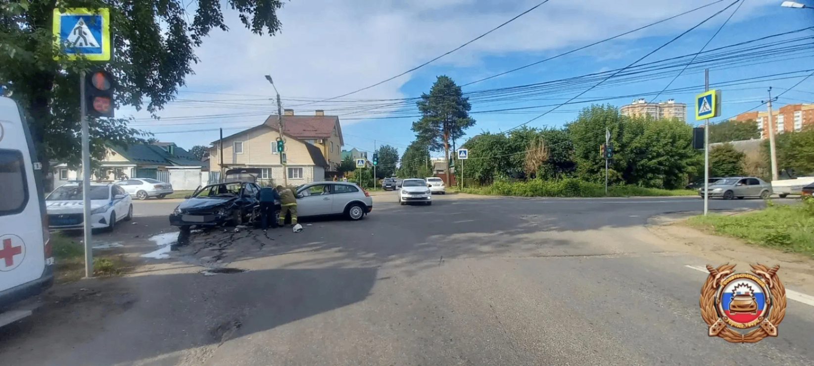 столкнулись