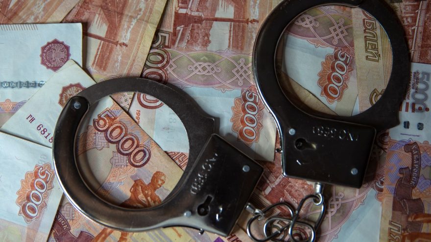Питерского пособника мошенников заключили под стражу в Тверской области