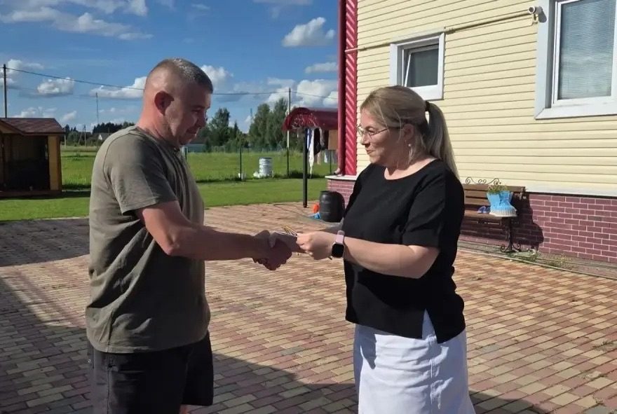 Жителей Тверской области наградили медалями за помощь СВО медалями