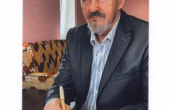 Писатель Николай Степанов подарил свои книги Торопецкой библиотеке книги