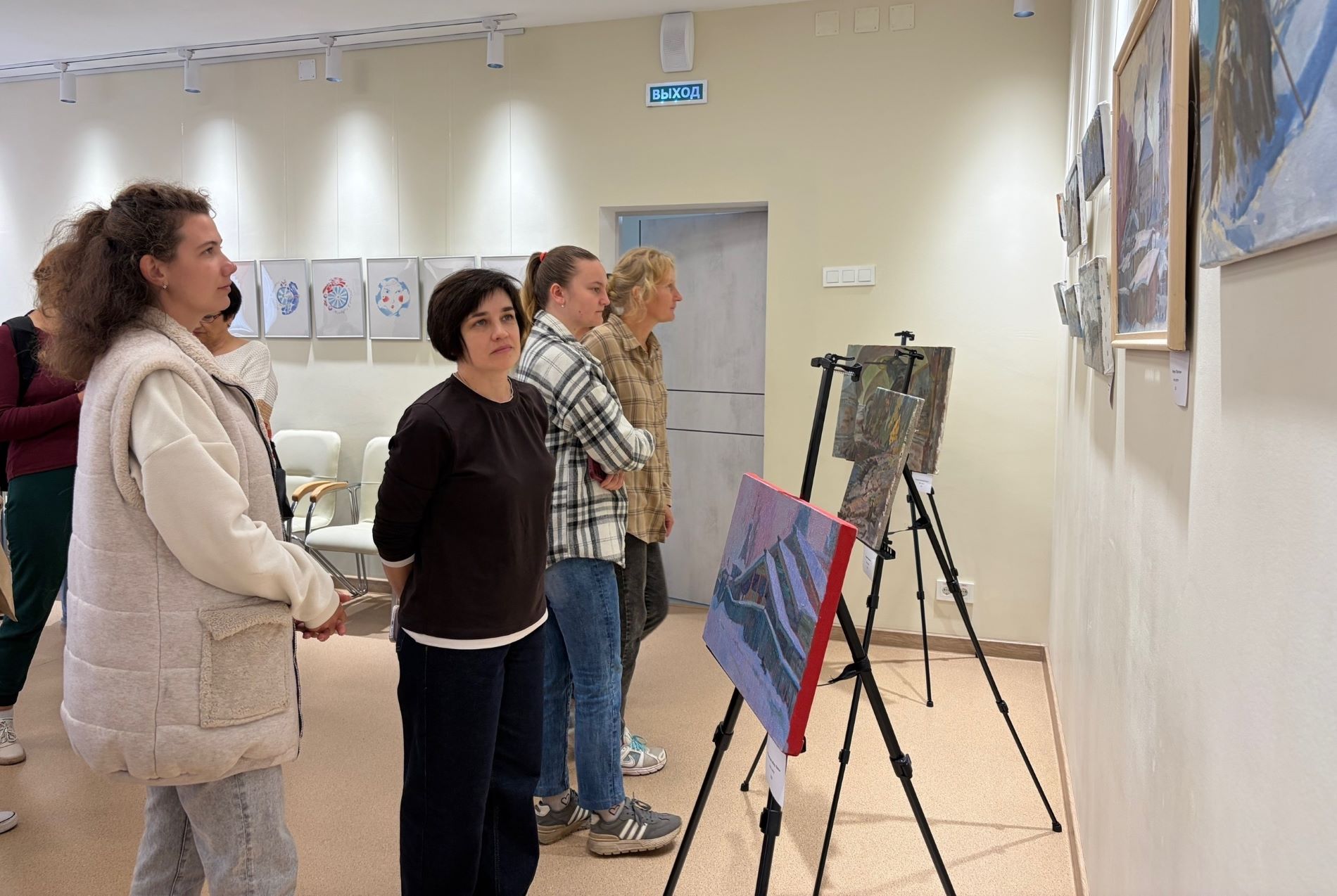В Торопце открылась выставка пленэрной живописи и книжной графики