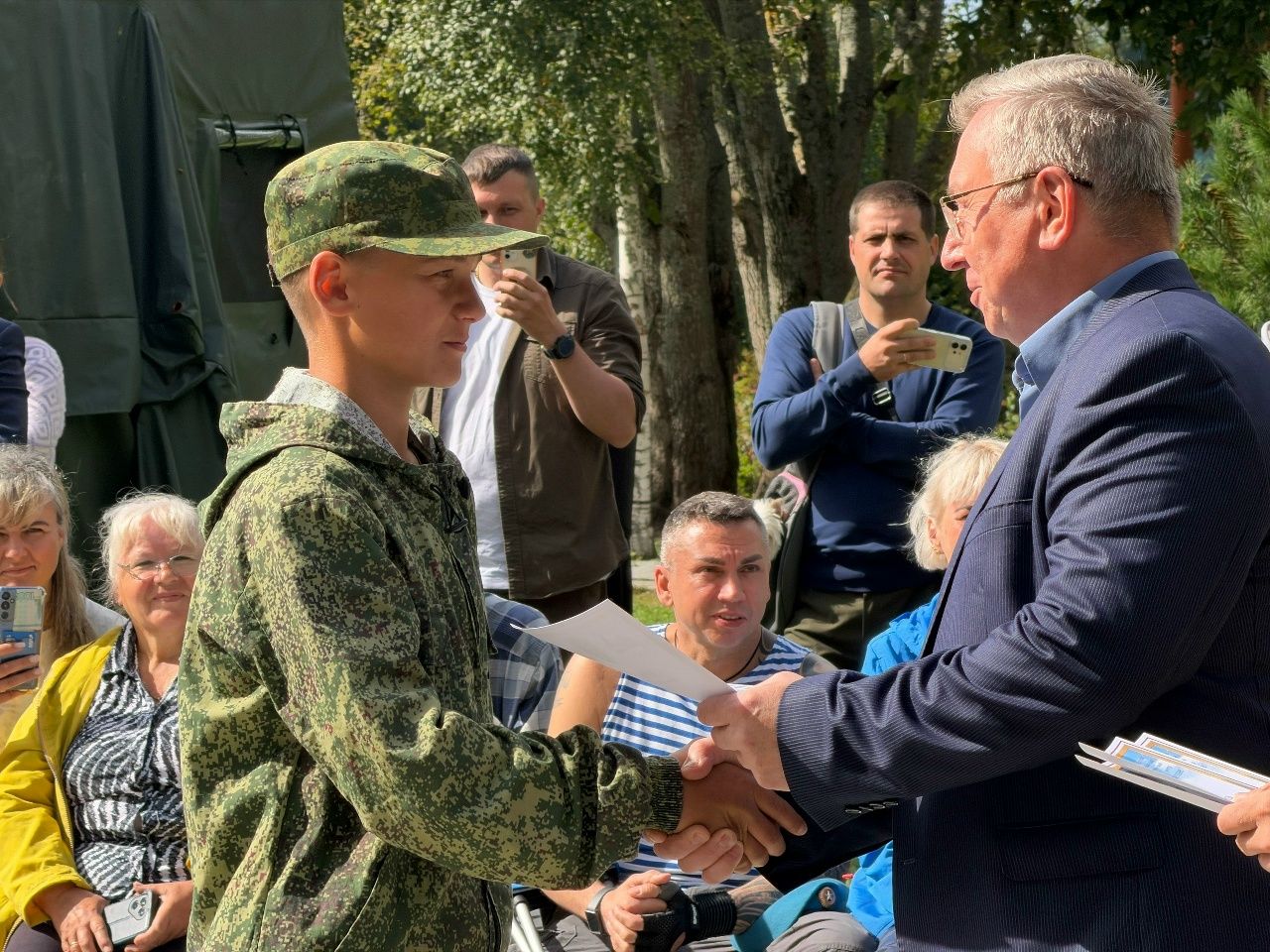 побеждать