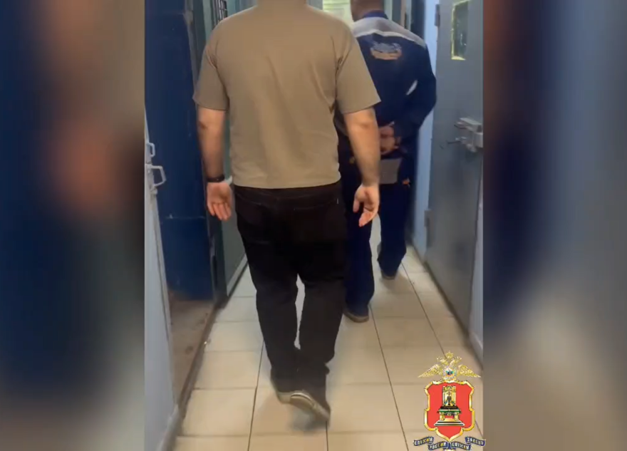 ножом