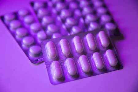 Госдума потребовала проверить маркетплейсы из-за продажи опасных БАДов проверить