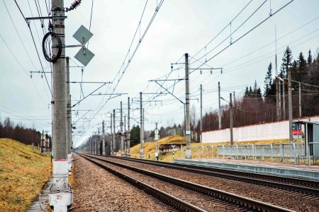 В Тверской области 17-летнего парня осудили за вандализм и хулиганство на железной дороге вандализм