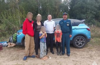 Спасатели вывели из леса в Тверской области заблудившихся людей леса