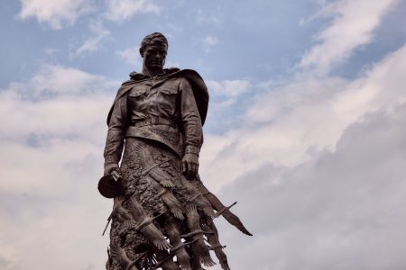 Жители России восхищаются Ржевским мемориалом Советскому солдату восхищаются