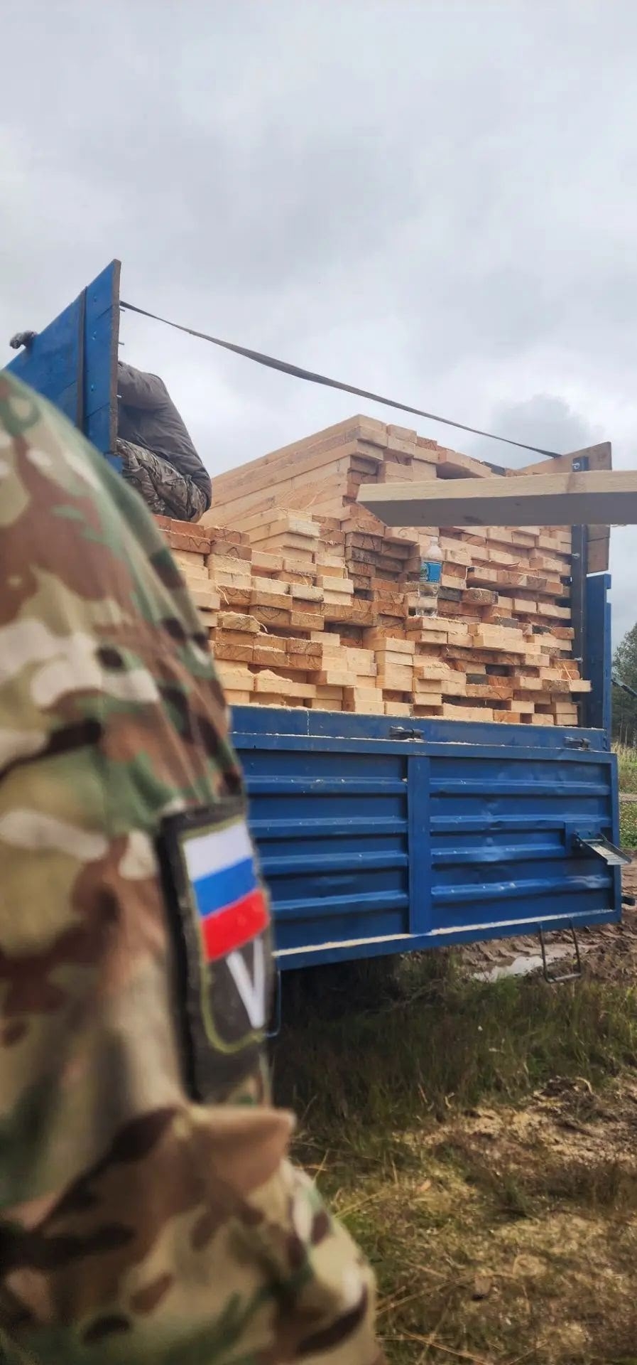 Волонтеры Тверской области благодарят предпринимателей за пиломатериал для бойцов СВО