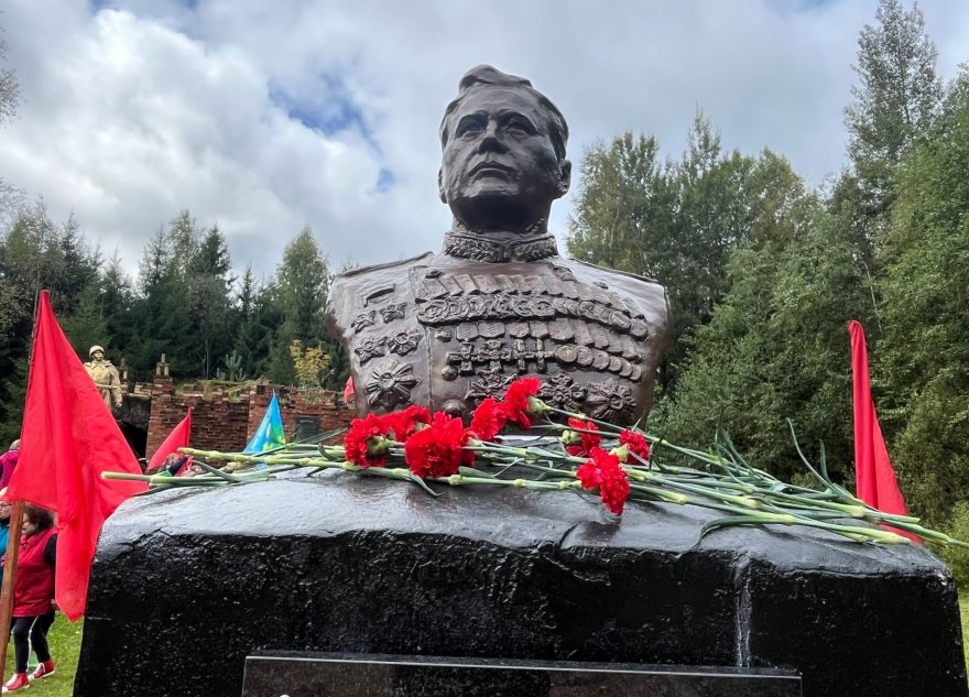 В Тверской области торжественно открыли бюст маршала Андрея Еременко       