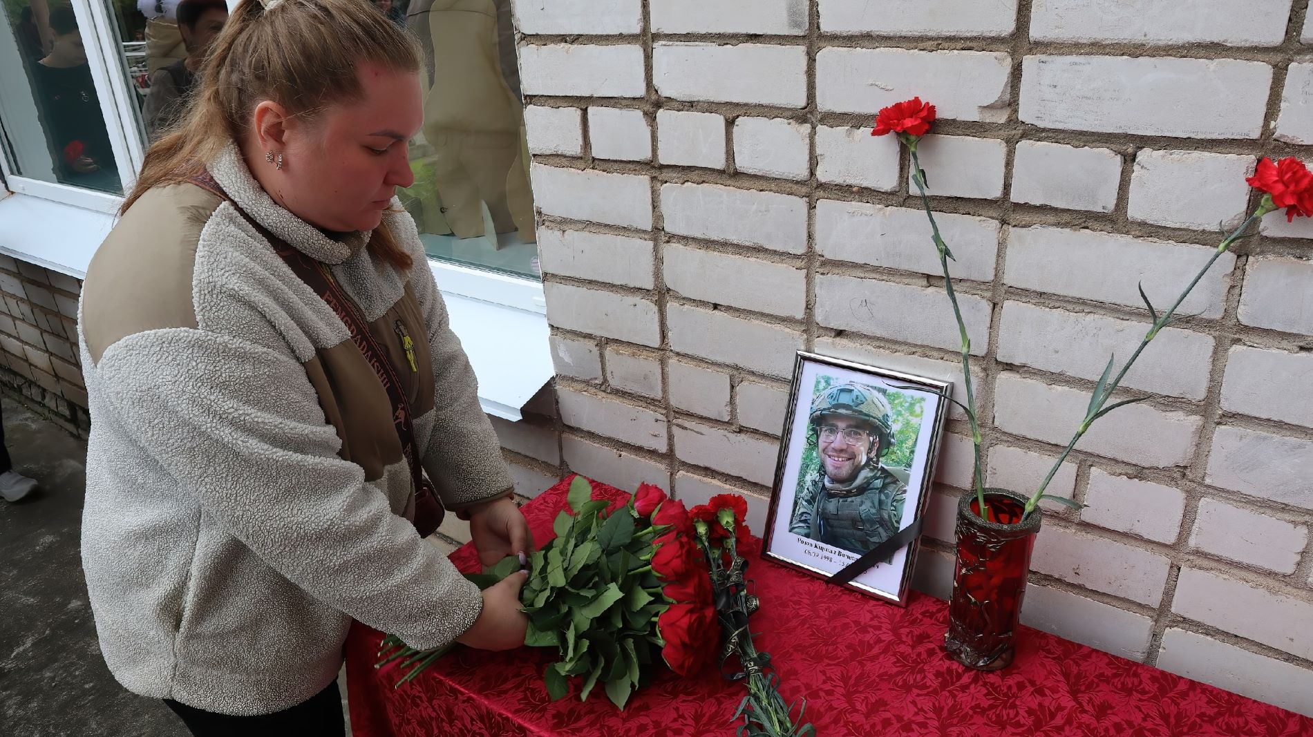 В Ржеве увековечили память героя СВО Кирилла Розова