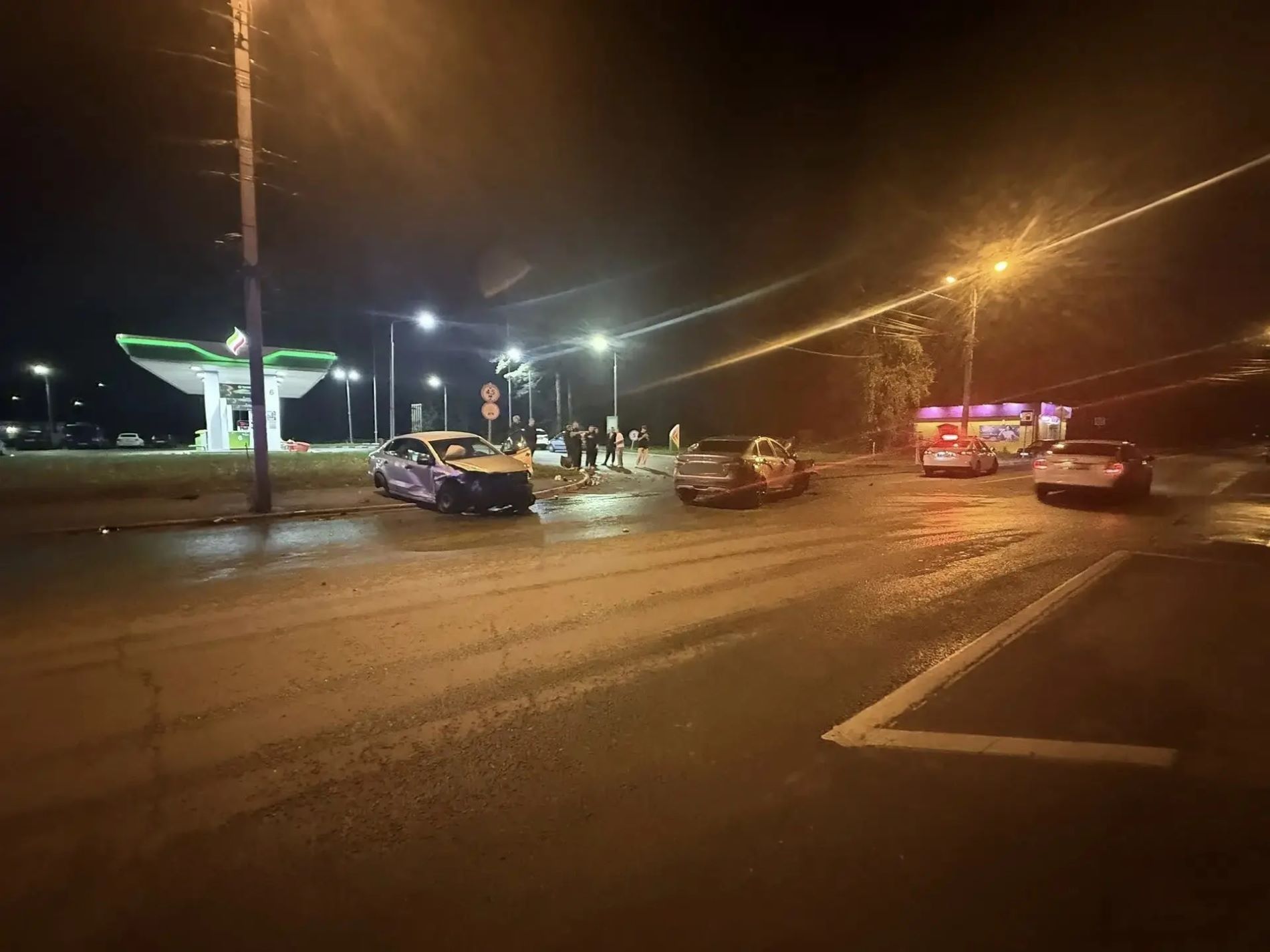 Ночью в Твери столкнулись два автомобиля
