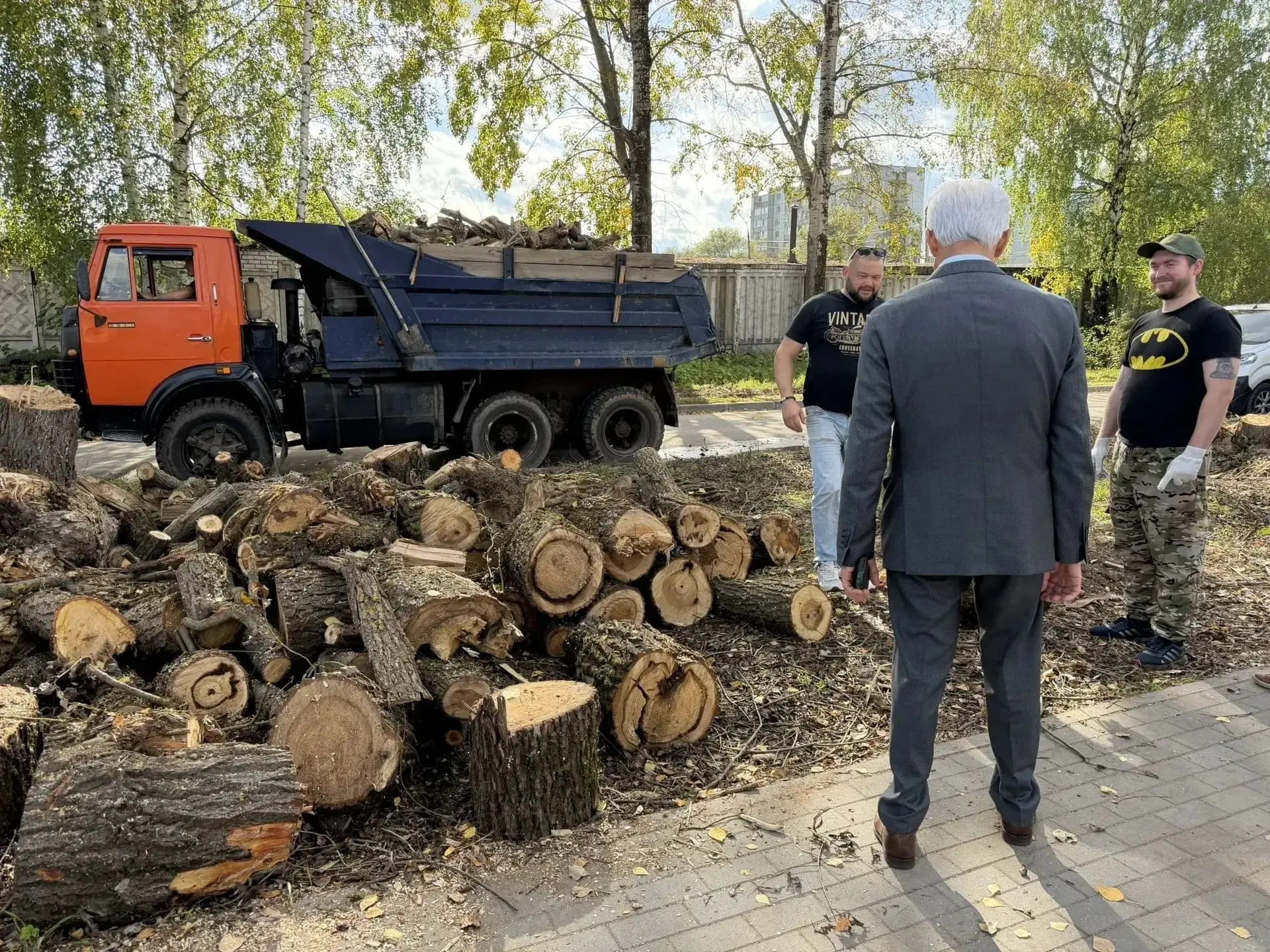 Новые деревья и спортивный комплекс: в Твери благоустраивают сквер