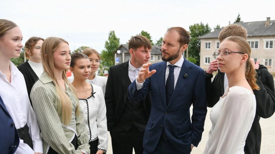 «Мы видим все положительные изменения, происходящие в нашей Тверской области, и ждем их дальше»: жители поддерживают выбранный курс развития губернатора Виталия Королева