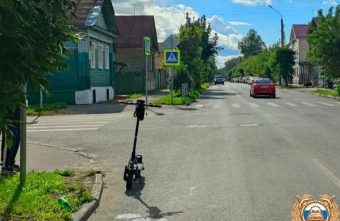 В Твери мужчина на электросамокате наехал на женщину электросамокате