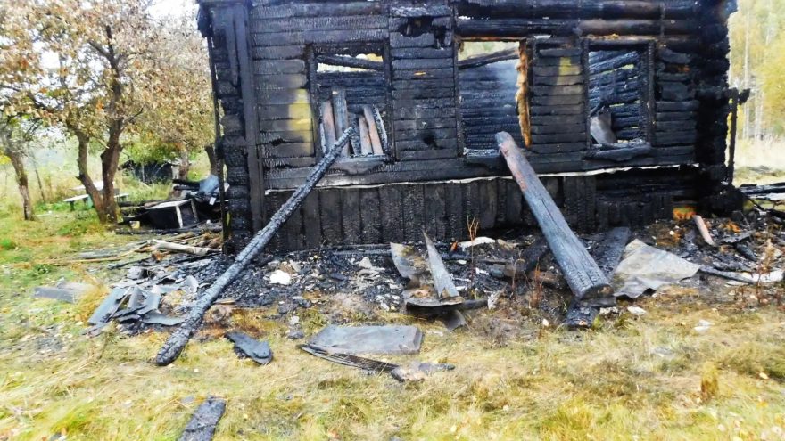 После гибели двух человек при пожаре в Тверской области возбудили уголовное дело