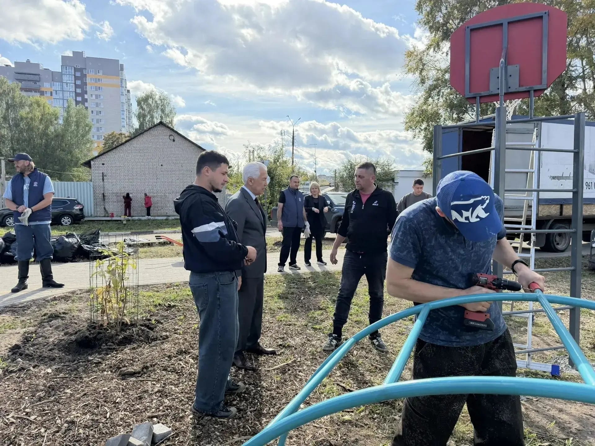 Новые деревья и спортивный комплекс: в Твери благоустраивают сквер