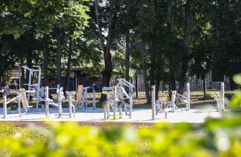 На новых спортивных площадках с жителями Тверской области работают профессиональные тренеры площадках