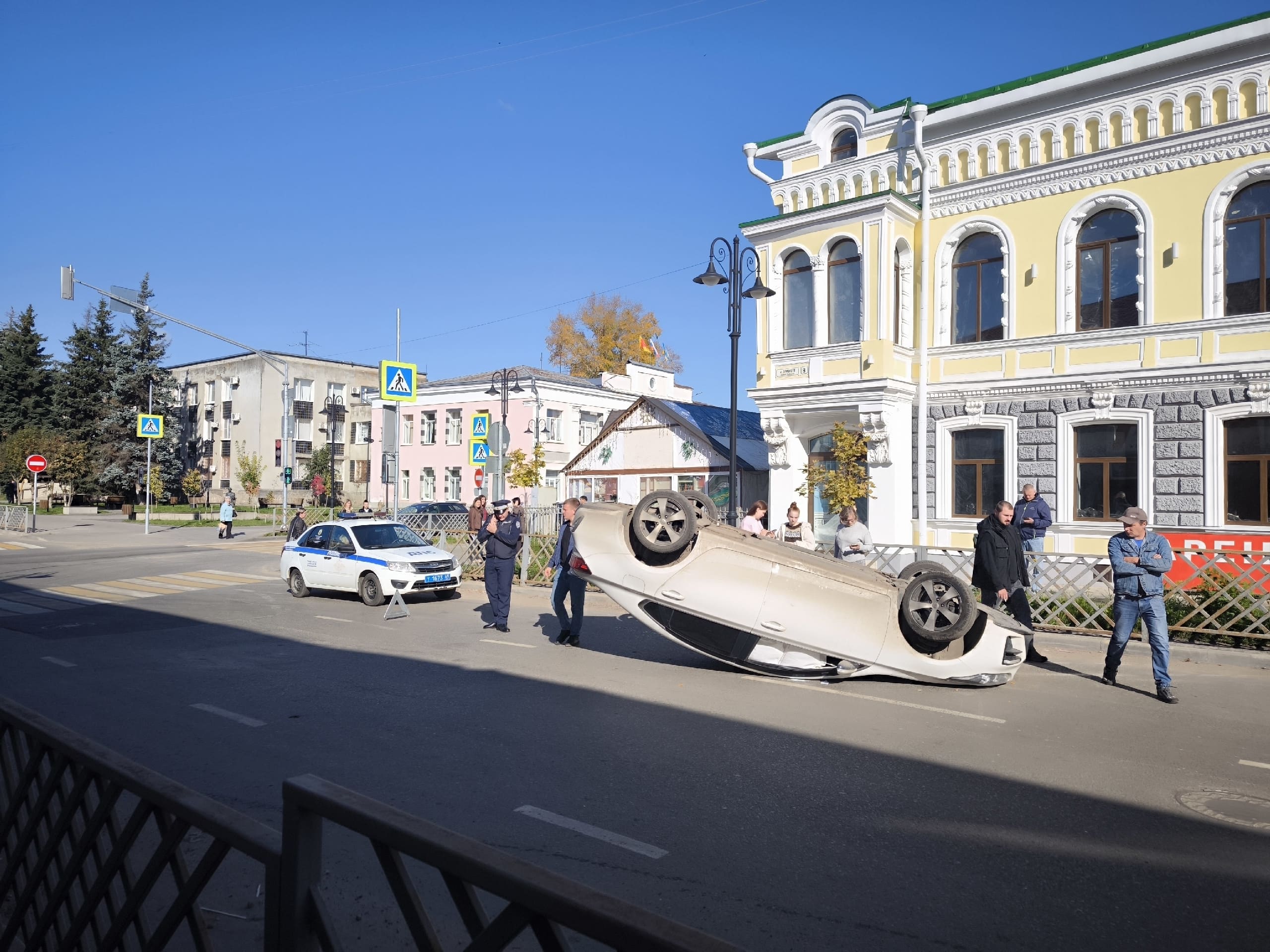 В Тверской области в результате ДТП перевернулся автомобиль