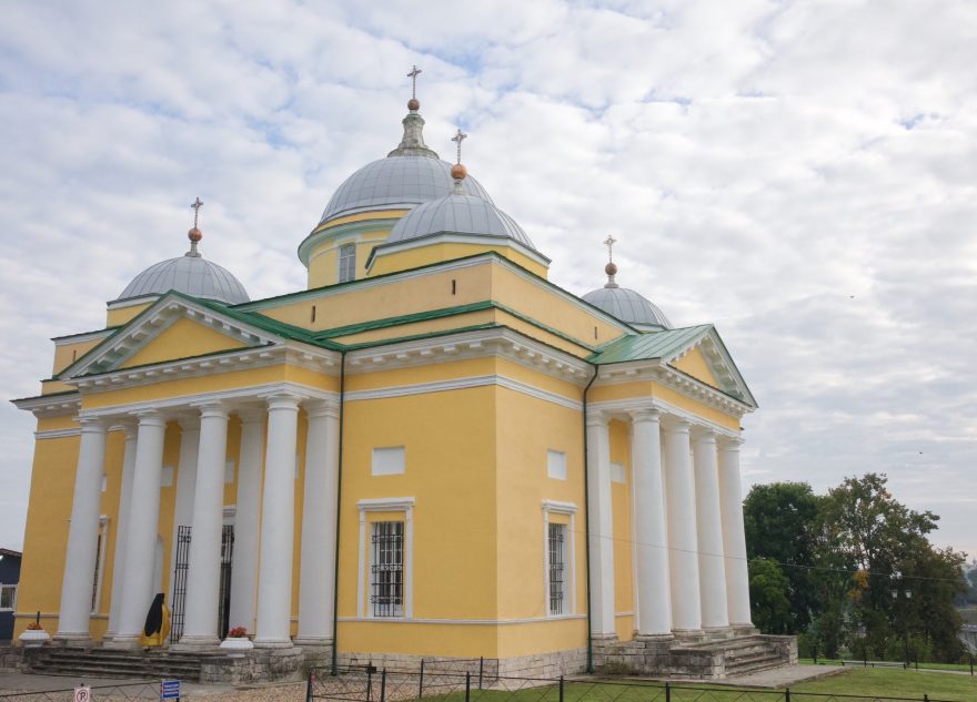 священник