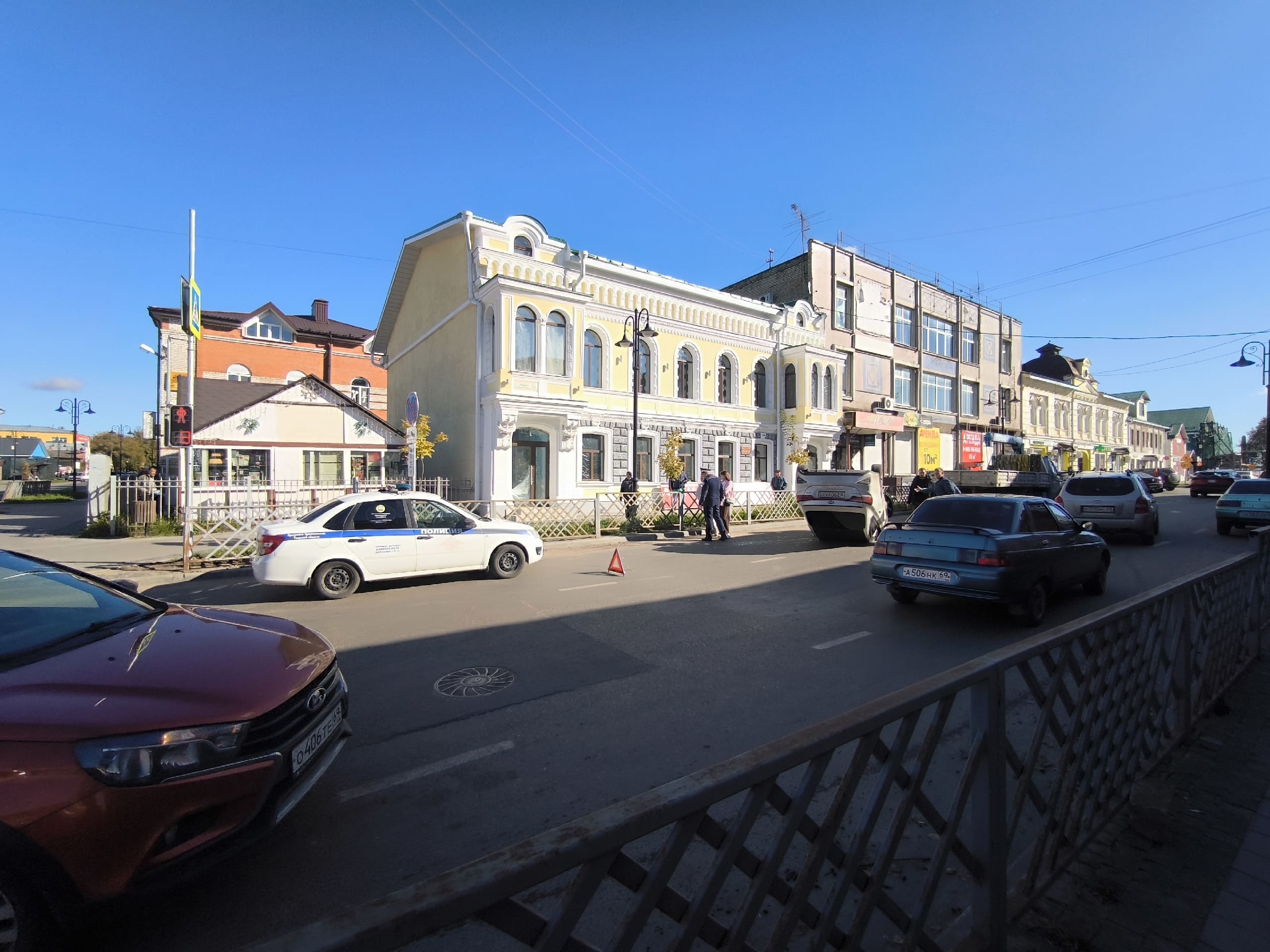 В Тверской области в результате ДТП перевернулся автомобиль