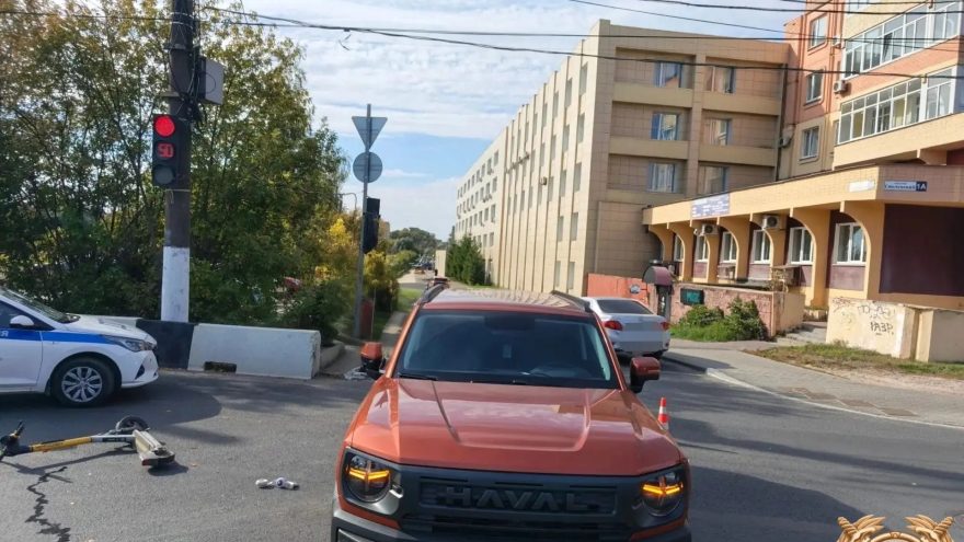 В Твери электросамокат врезался в Haval