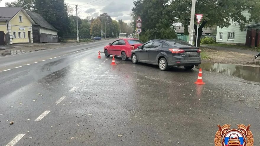 В Тверской области "Форд" врезался в "Шевроле"