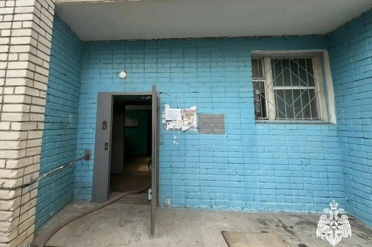 В Твери при пожаре в квартире спасли семь человек, один пострадал