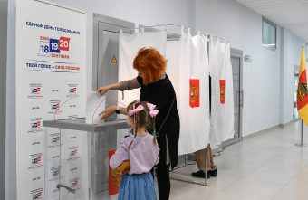Виталий Королев утром 18 сентября проголосовал на избирательном участке в Твери день голосования