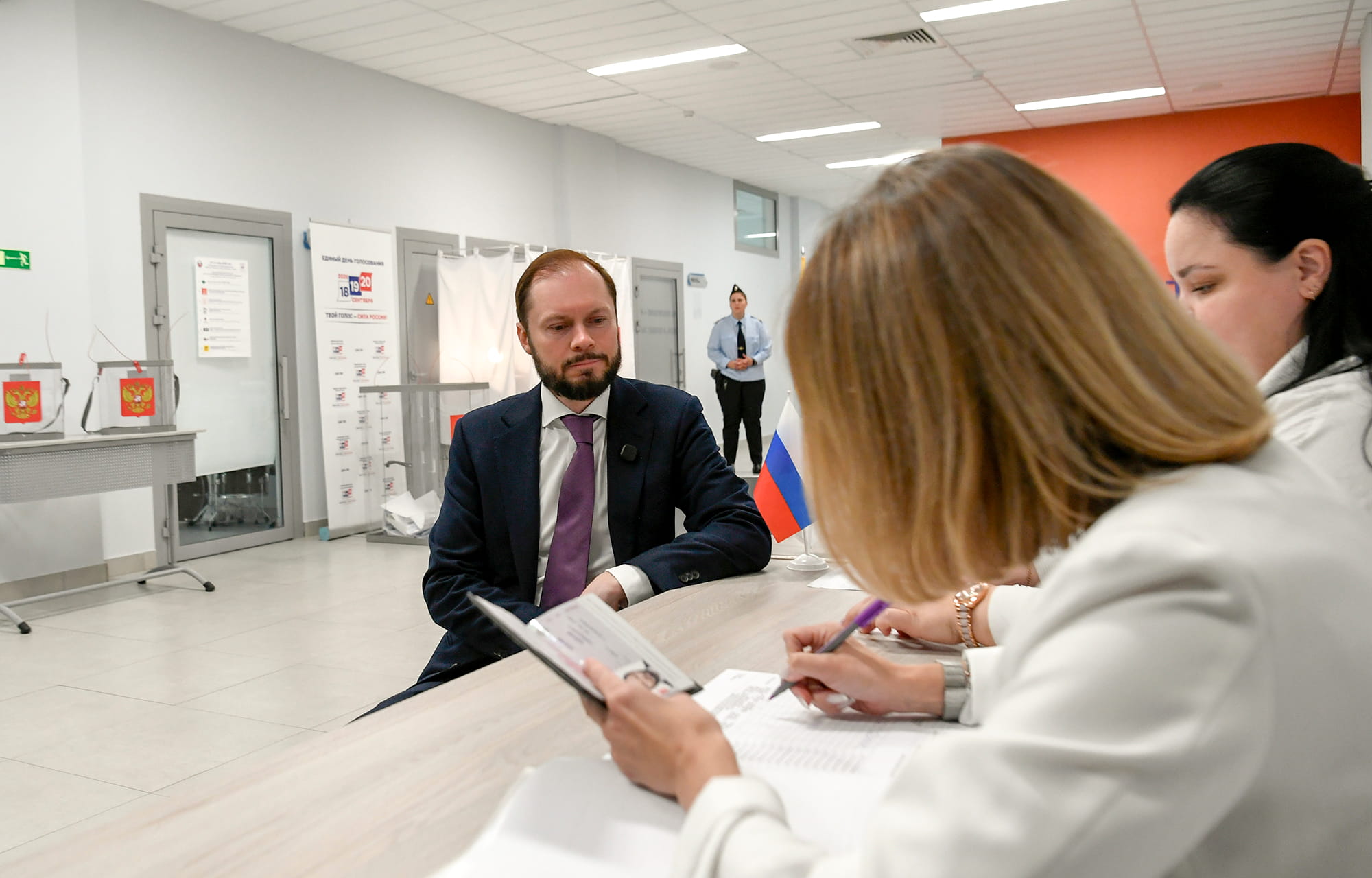Виталий Королев утром 18 сентября проголосовал на избирательном участке в Твери