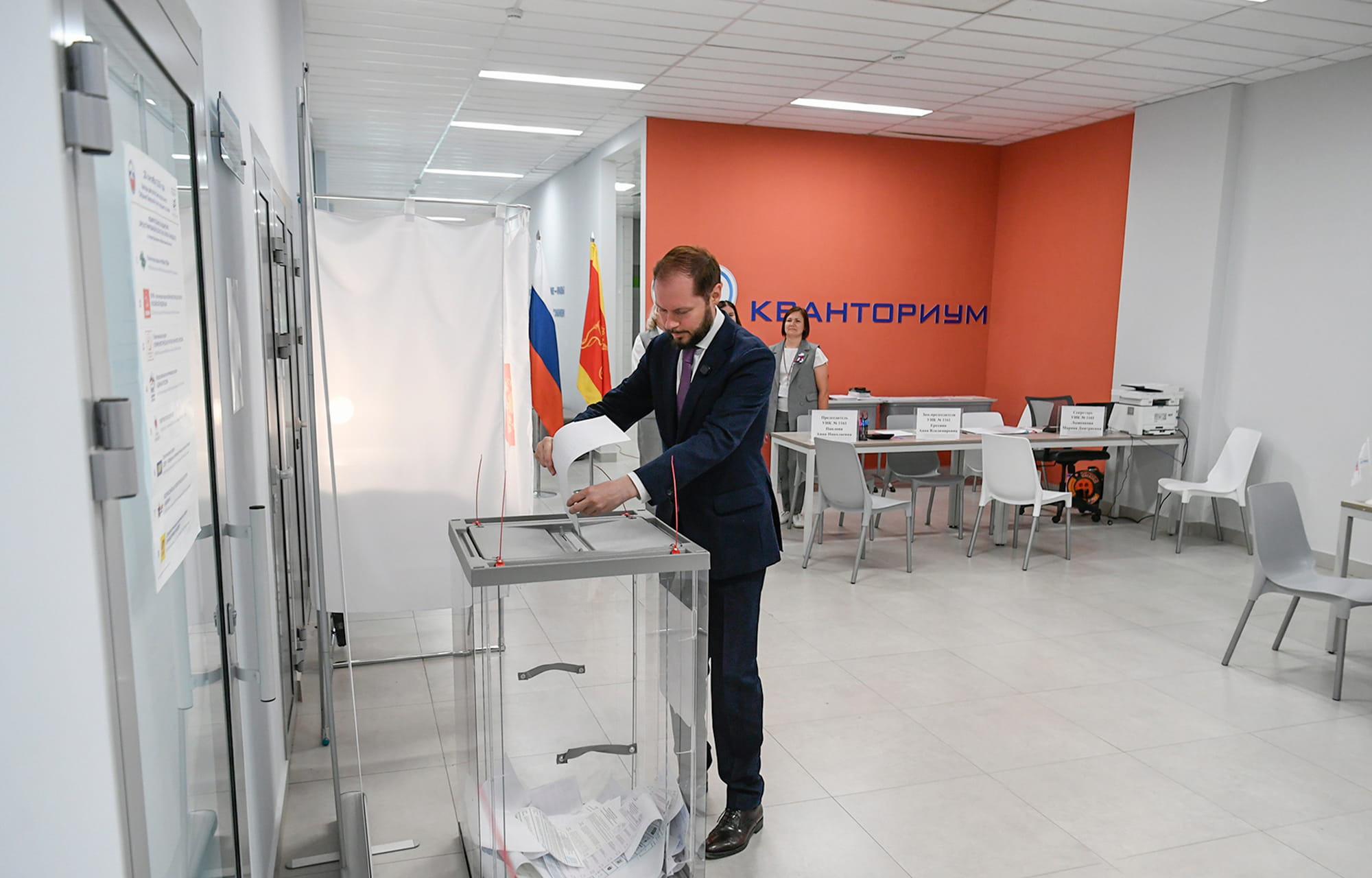 Виталий Королев утром 18 сентября проголосовал на избирательном участке в Твери