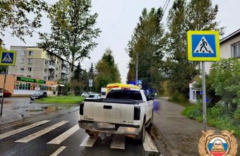 В Твери машина сбила мальчика, который шел вместе с матерью матерью