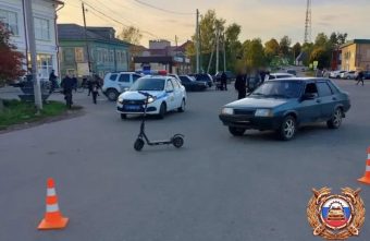 В Тверской области несовершеннолетняя на самокате столкнулась с автомобилем самокате