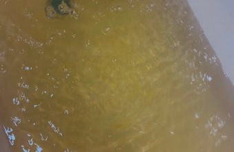 вода