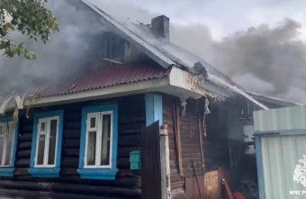 Частный жилой дом горит в Ржеве Тверской области Тверской