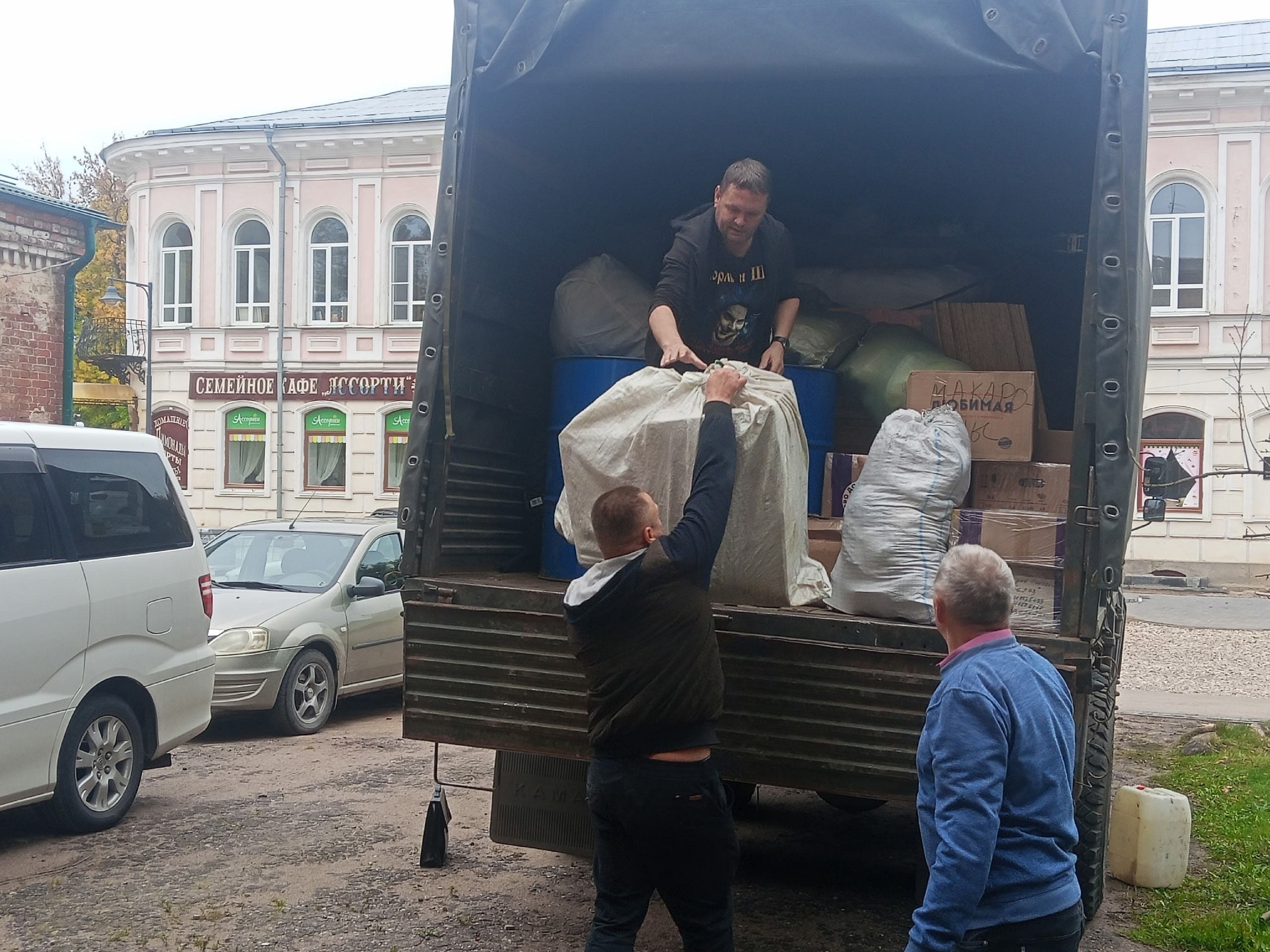 Вышневолоцкий округ отправил очередную гуманитарную помощь участникам СВО