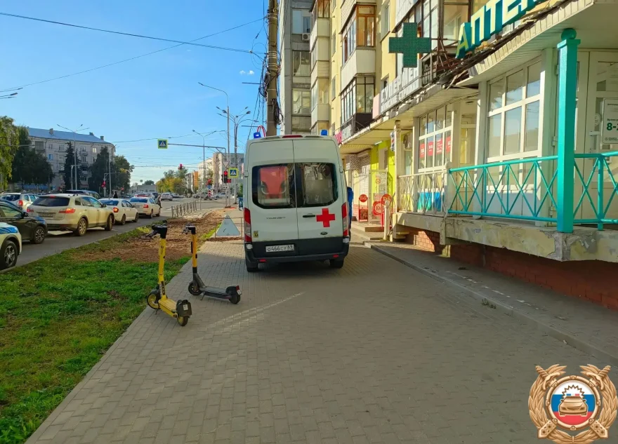 В Твери электросамокатчик сбил пенсионерку