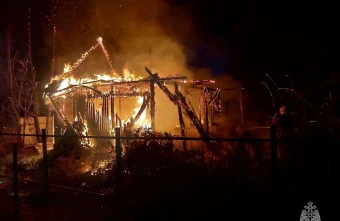 В Тверской области дачный дом выгорел дотла дом