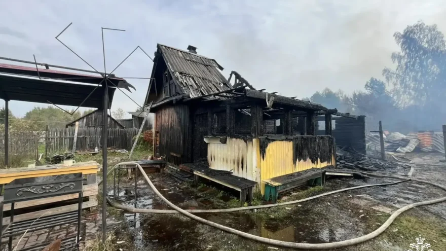 При пожаре в жилом доме погибли три человека в Тверской области