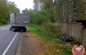 В Тверской области мотоциклист погиб, врезавшись в стоящую «Газель» газель