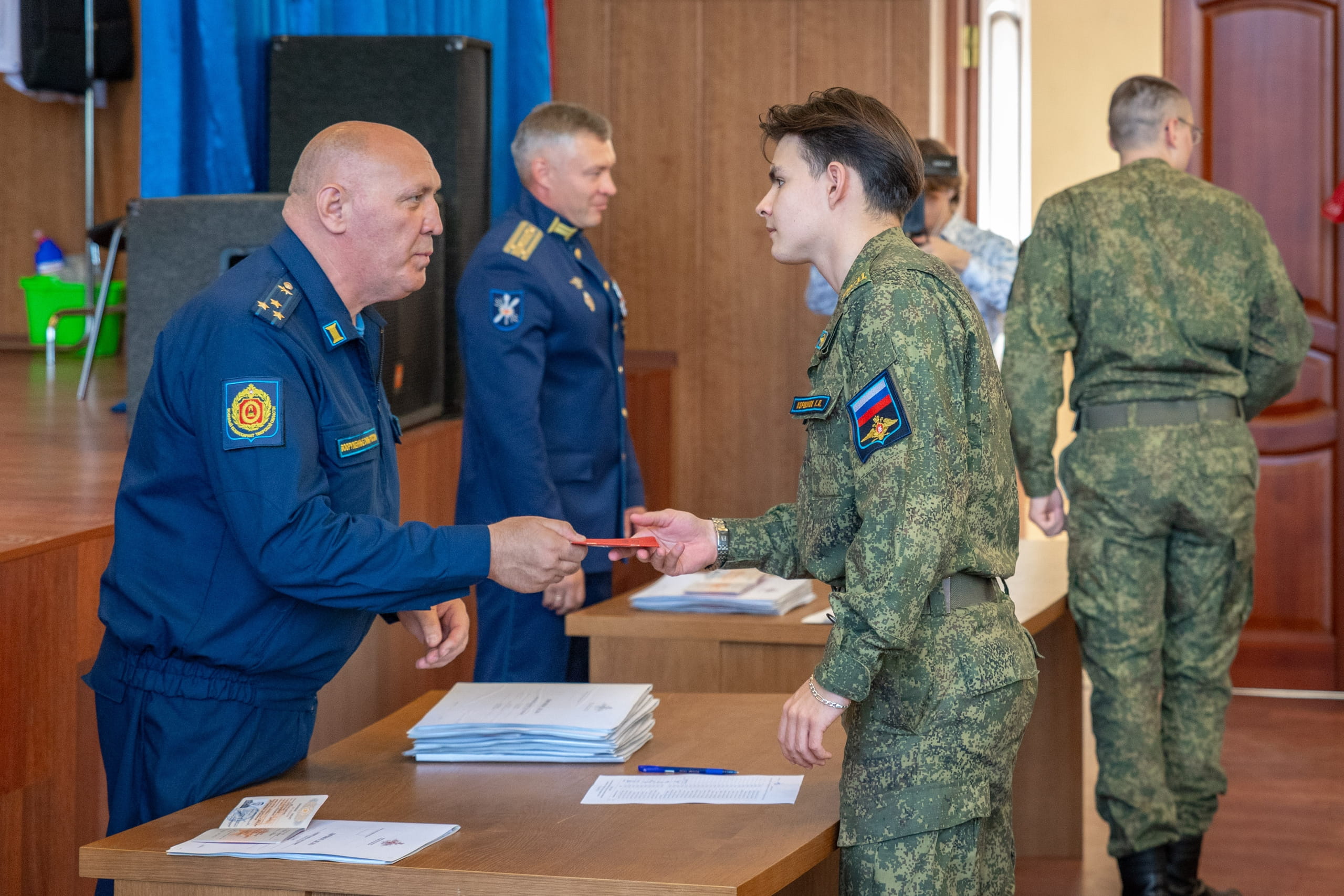 Выпускникам ВУЦ ТвГТУ вручили военные билеты
