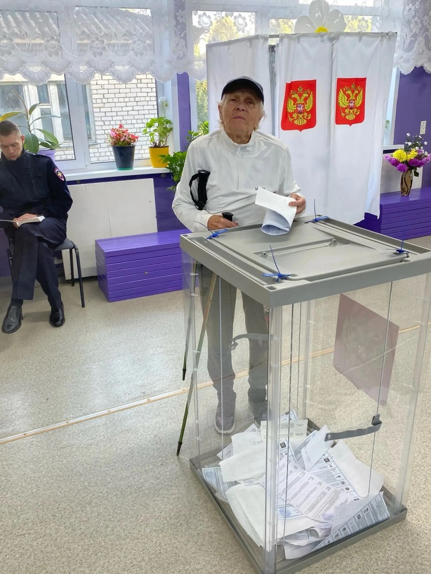 Мы определяем нашу собственную жизнь: избиратели разных возрастов и профессий голосуют на выборах в Тверской области
