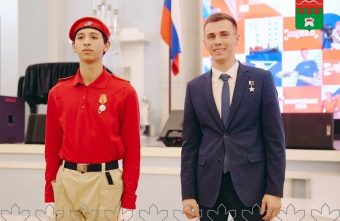 Школьника из Тверской области наградили нагрудным знаком «Юнармейская доблесть» знаком