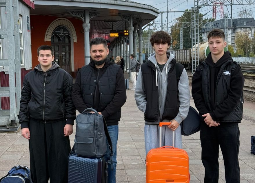 алтарники