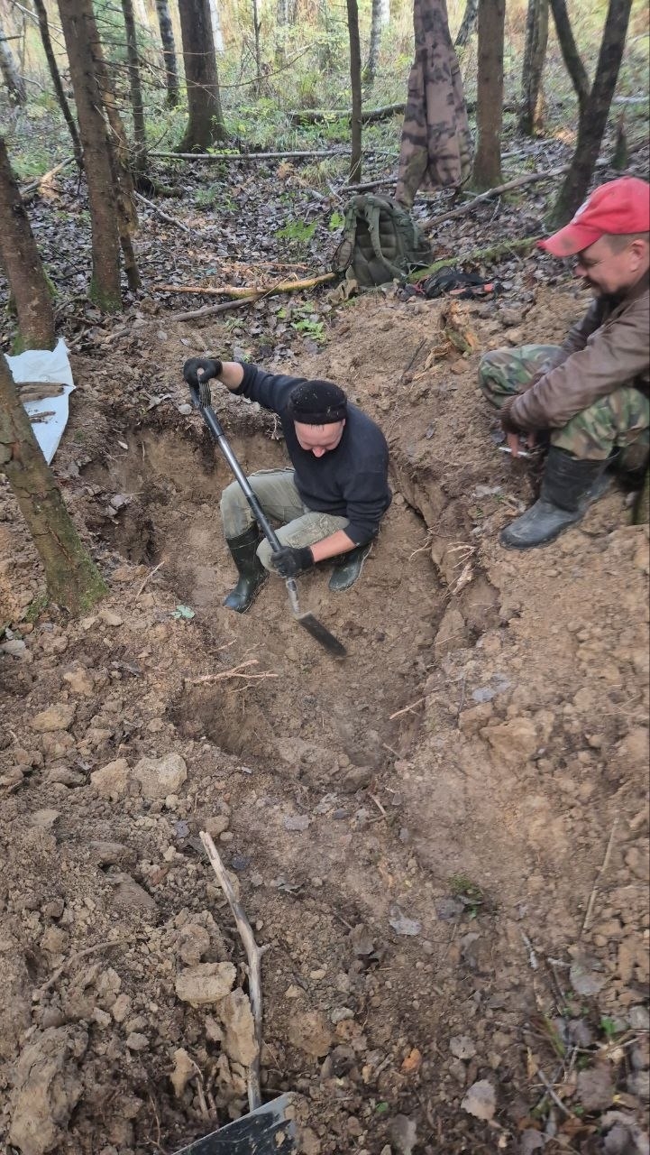 Поисковики Тверской области нашли в воронке останки трех красноармейцев