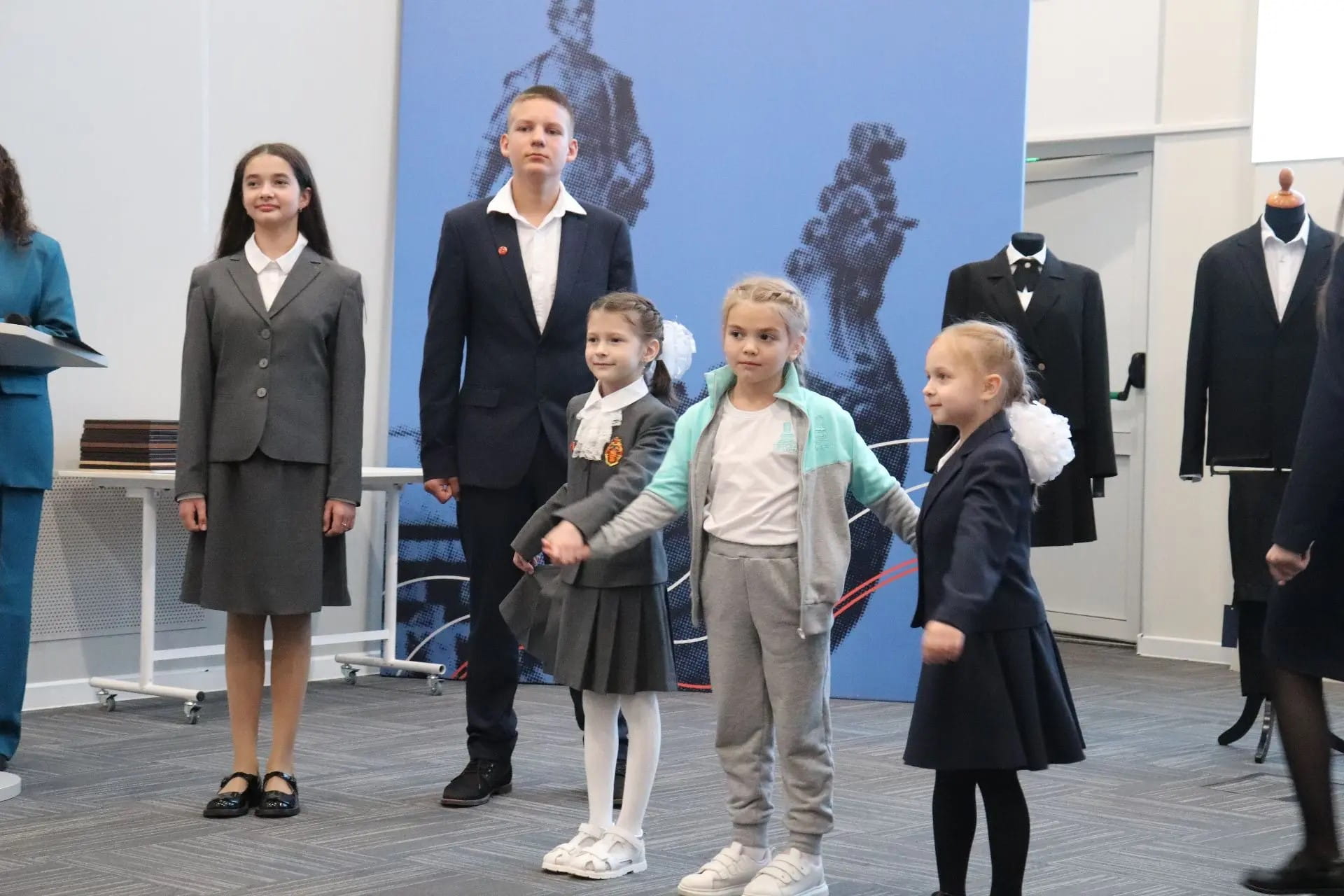 Многодетные родители Тверской области высоко оценивают выдачу бесплатной школьной формы
