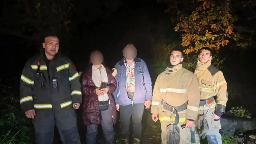 В Тверской области пожарные вывели заблудившуюся пару из леса