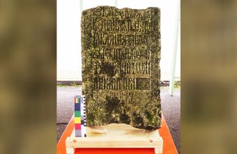 Ученые расшифровали надгробие воина XVII века из Тверской области