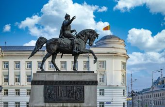 Губернатор Виталий Королев поздравил жителей с Днем герба и флага Тверской области герба